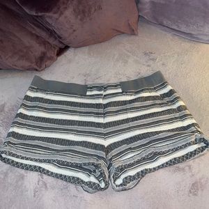 EUC Ann Taylor LOFT Gray White Stripe Shorts Elastic Waistband Cuff Hems Size 14